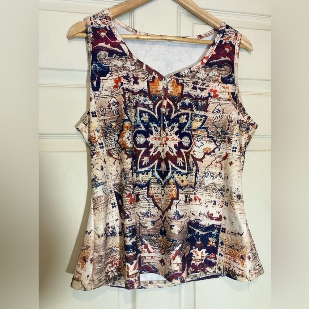 No brand-name tank top, beautiful pattern, excellent condition, size XL